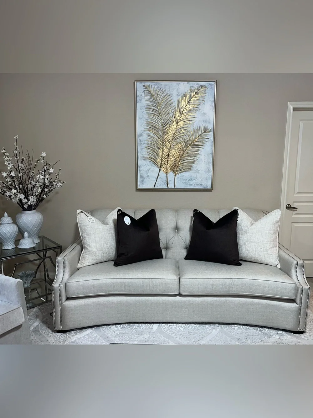 1-NWT CALLISTO HOME CHOCOLATE BROWN LUXURY VELVET DECORATIVE PILLOW (T0258F11)